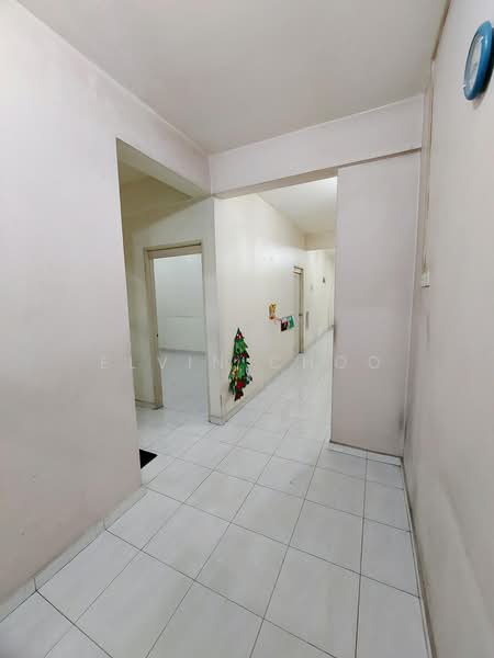 Pangsapuri untuk Dijual di Pangsapuri Sri Mekar 1 - Elvin Choo - Corridor - PropertyGuru.com.my