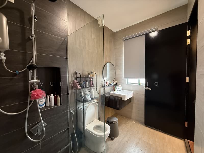 2-storey Terraced House for Sale in Setia Tropika (Johor Bahru) - MUHAMMAD AFIQ FARHAN - Master Bathroom - PropertyGuru.com.my
