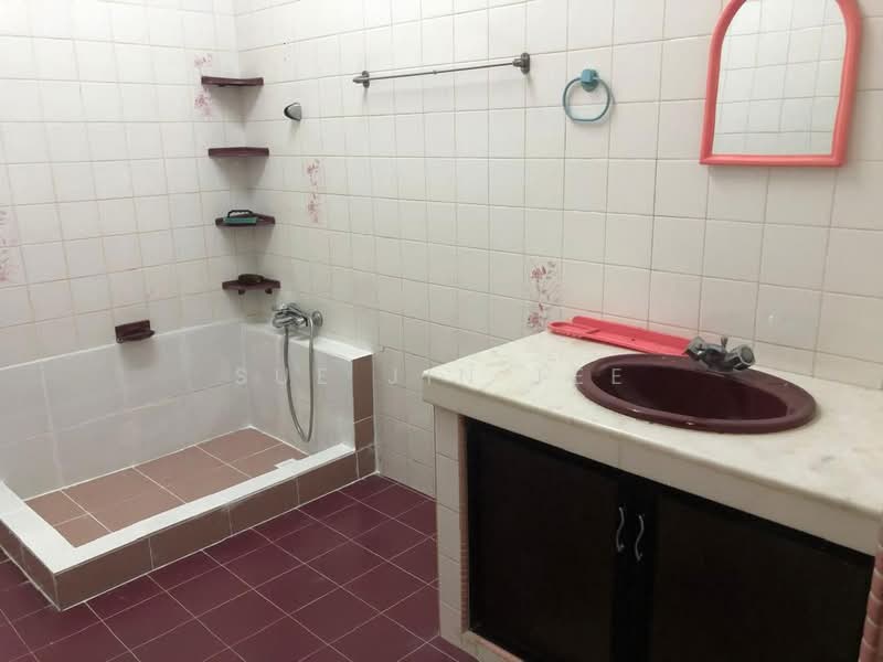 Rumah Teres 2 Tingkat untuk Dijual di Taman Pelangi (Johor Bahru) - Sue Jin Tee - Bathroom - PropertyGuru.com.my