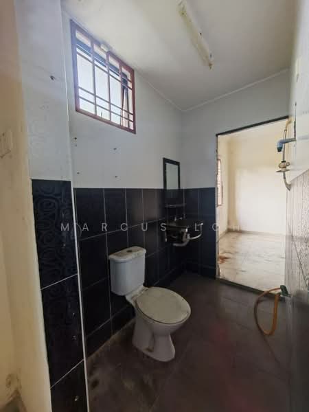 1.5-storey Terraced House for Sale in Taman Megah Ria (Masai) - Marcus Loh - Bathroom - PropertyGuru.com.my
