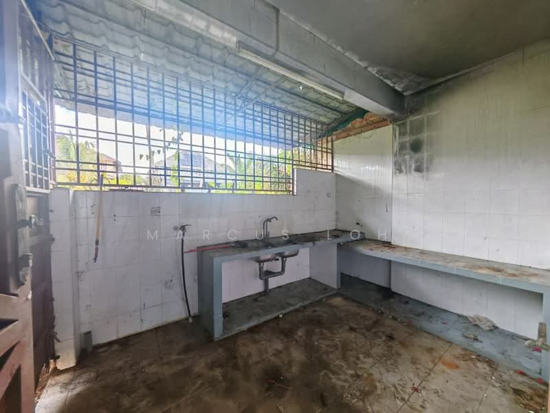 1.5-storey Terraced House for Sale in Taman Megah Ria (Masai) - Marcus Loh - Kitchen - PropertyGuru.com.my