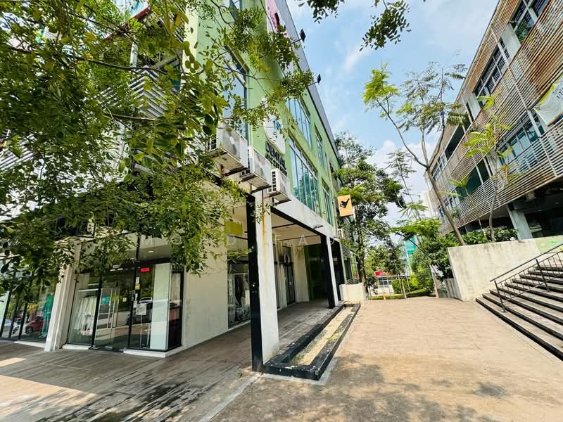 Shop / Office for Sale in Bukit Jelutong (Shah Alam) - Mohd Fadzli - Exterior - PropertyGuru.com.my
