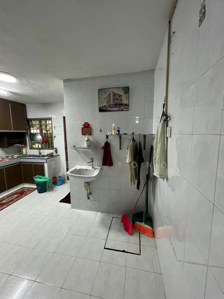 2-storey Terraced House for Sale in Taman Selayang Utama (Selayang) - Sean Yong - Kitchen - PropertyGuru.com.my