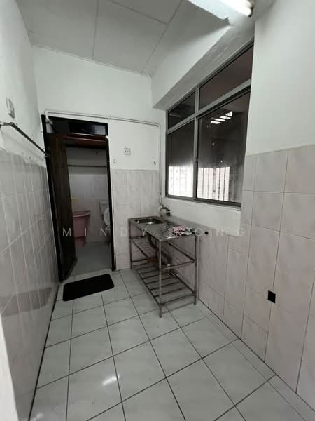 Apartment for Sale at Apartment Taman Mewah - Mindy Kong - Kitchen - PropertyGuru.com.my
