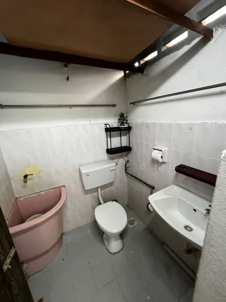 Apartment for Sale at Apartment Taman Mewah - Mindy Kong - Bathroom - PropertyGuru.com.my