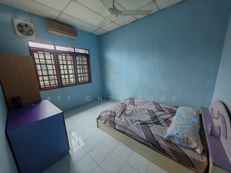 Taman Makmur Ayer Tawar untuk Untuk Dijual - RM 388,000, Apr 2026 - Bedroom - PropertyGuru.com.my