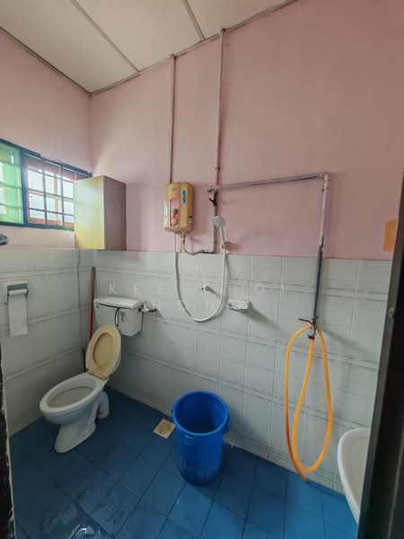 Taman Makmur Ayer Tawar untuk Untuk Dijual - RM 388,000, Apr 2026 - Bathroom - PropertyGuru.com.my