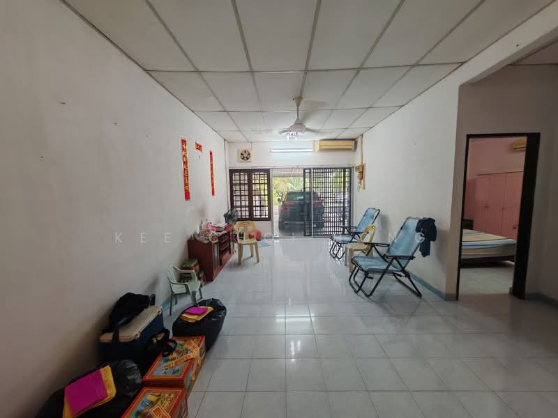 Taman Makmur Ayer Tawar untuk Untuk Dijual - RM 388,000, Apr 2026 - Living Room - PropertyGuru.com.my