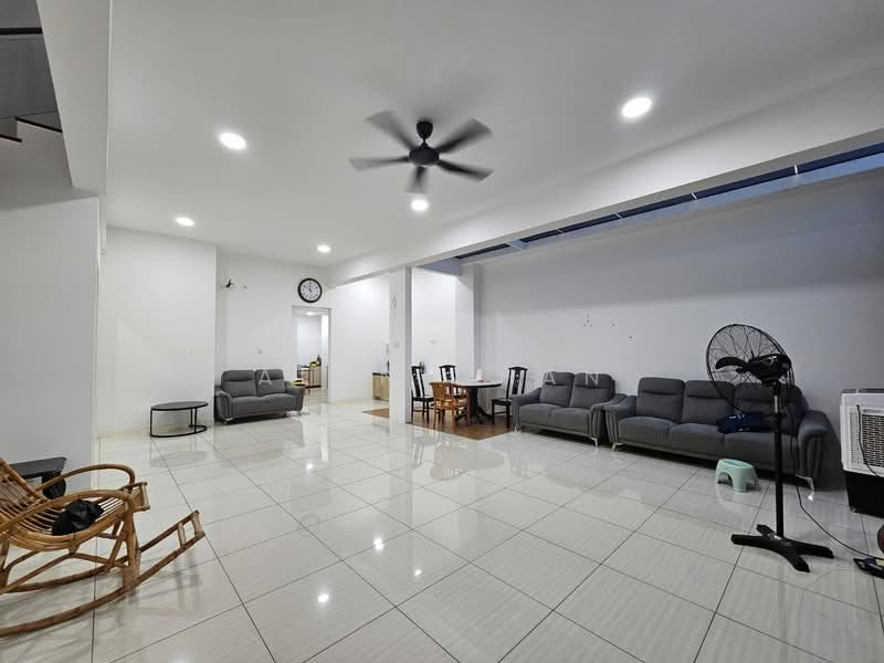 3-storey Terraced House for Sale in Puchong (Selangor) - Alan Chan - Living Room - PropertyGuru.com.my