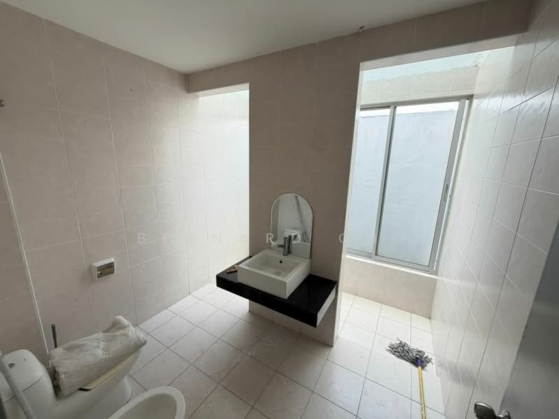 Anggun 2, Rawang untuk Untuk Dijual - RM 1,200,000, Apr 2026 - Bathroom - PropertyGuru.com.my