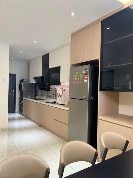 Taman Sutera Utama untuk Untuk Dijual - RM 1,100,000, Apr 2026 - Kitchen - PropertyGuru.com.my