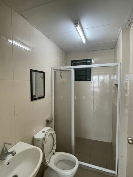 OUG Parklane untuk Untuk Disewa - RM 1,400 /bulan, Apr 2026 - Bathroom - PropertyGuru.com.my