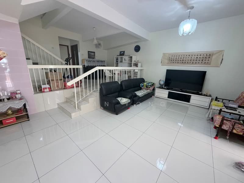 2-storey Terraced House for Sale in Taman Selayang Utama (Selayang) - Sean Yong - Living Room - PropertyGuru.com.my
