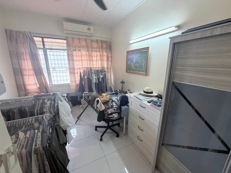 2-storey Terraced House for Sale in Taman Selayang Utama (Selayang) - Sean Yong - Bedroom - PropertyGuru.com.my