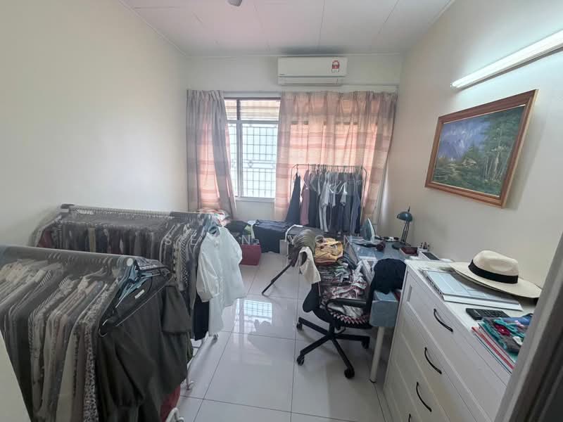 2-storey Terraced House for Sale in Taman Selayang Utama (Selayang) - Sean Yong - Bedroom - PropertyGuru.com.my