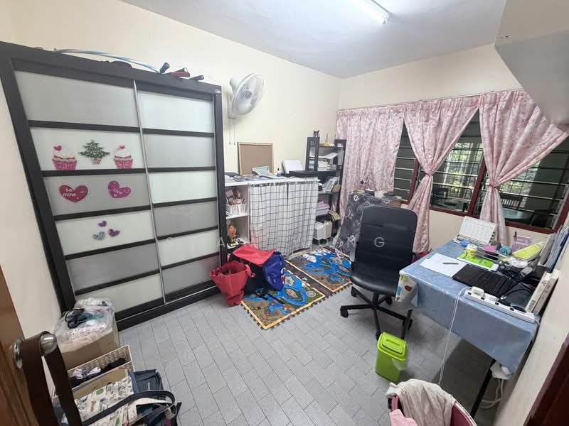 2-storey Terraced House for Sale in Taman Selayang Utama (Selayang) - Sean Yong - Study - PropertyGuru.com.my
