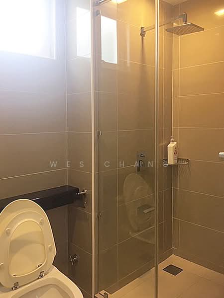Kondominium untuk Dijual di Surian Residences - Wes Chang - Bathroom - PropertyGuru.com.my