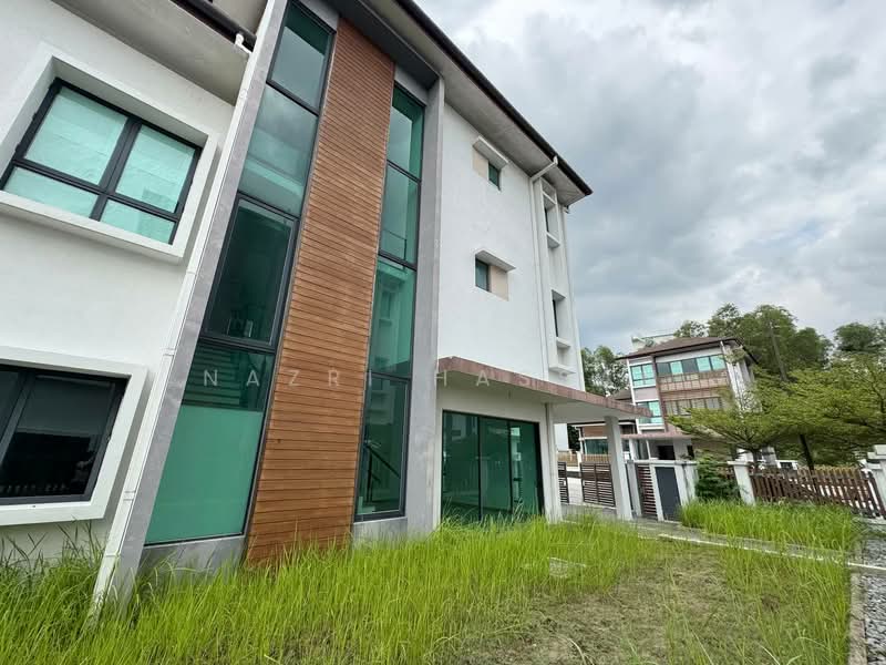 Rumah Banglo untuk Dijual di Subang Bestari (Shah Alam) - Nazri Hassan - Exterior - PropertyGuru.com.my