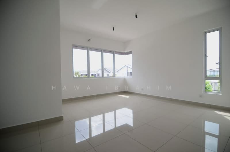 2-storey Terraced House for Sale in Bandar Rimbayu (Telok Panglima Garang) - Hawa Ibrahim - Living Room - PropertyGuru.com.my