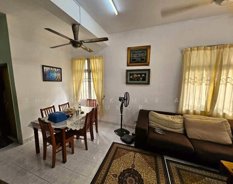 Taman Desa Ixora untuk Untuk Dijual - RM 380,000, Apr 2026 - Living Room - PropertyGuru.com.my