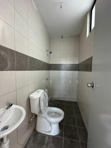 Kedai / Pejabat untuk Disewa di Kuching (Sarawak) - Jeno Tan - Bathroom - PropertyGuru.com.my