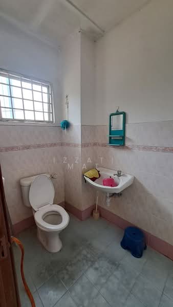 Rumah Teres 2 Tingkat untuk Dijual di Bangi (Selangor) - Izzati Mat - Bathroom - PropertyGuru.com.my