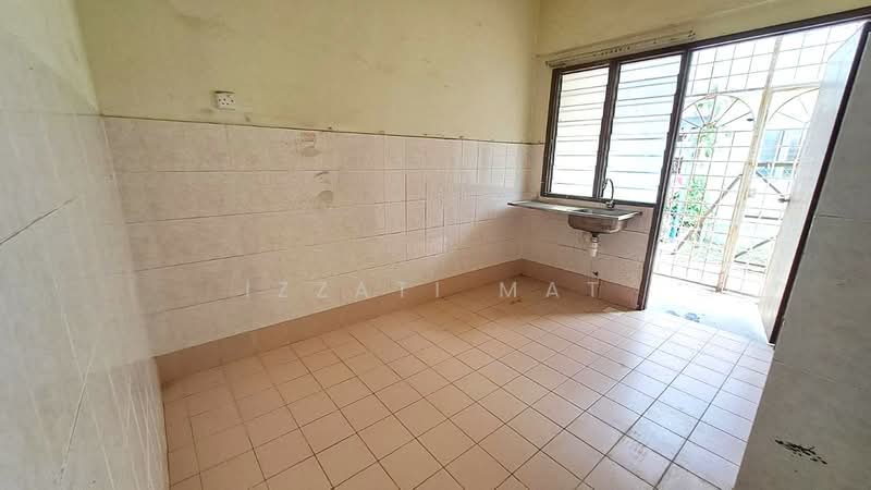 Rumah Teres 2 Tingkat untuk Dijual di Bangi (Selangor) - Izzati Mat - Kitchen - PropertyGuru.com.my