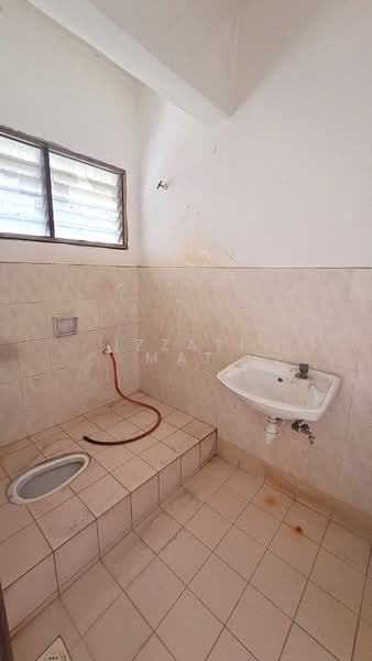 Rumah Teres 2 Tingkat untuk Dijual di Bangi (Selangor) - Izzati Mat - Bathroom - PropertyGuru.com.my
