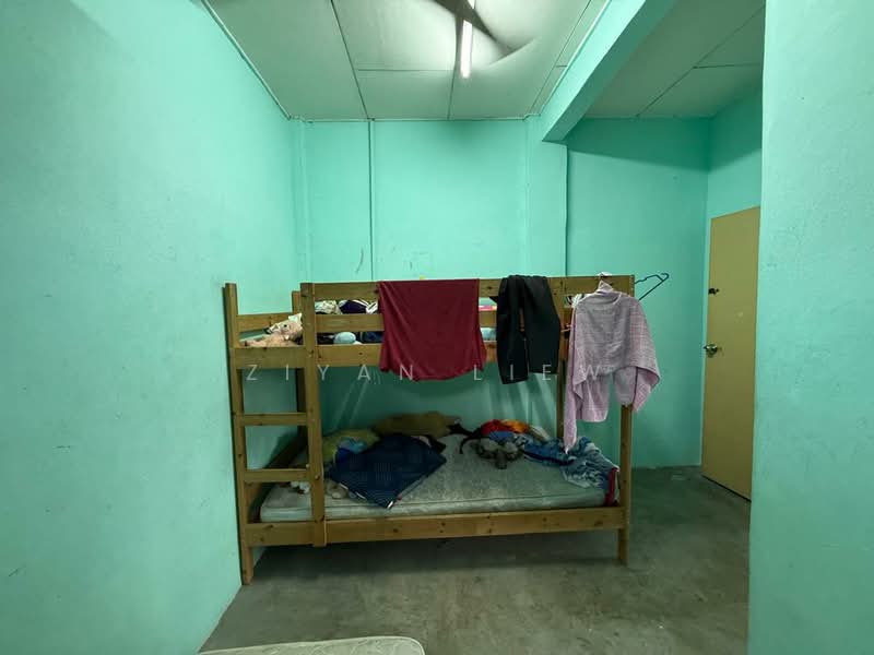 Taman Tampoi Utama Flat untuk Untuk Dijual - RM 180,000, Apr 2026 - Bedroom - PropertyGuru.com.my