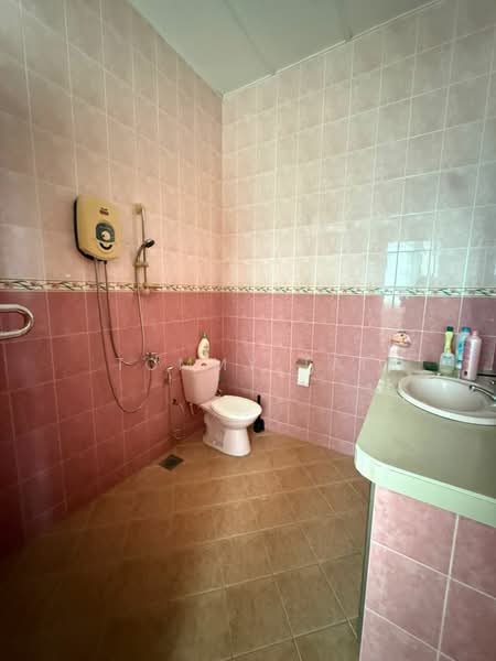 2-storey Terraced House for Sale in Taman Ungku Tun Aminah (Skudai) - Tommy Tai - Bathroom - PropertyGuru.com.my
