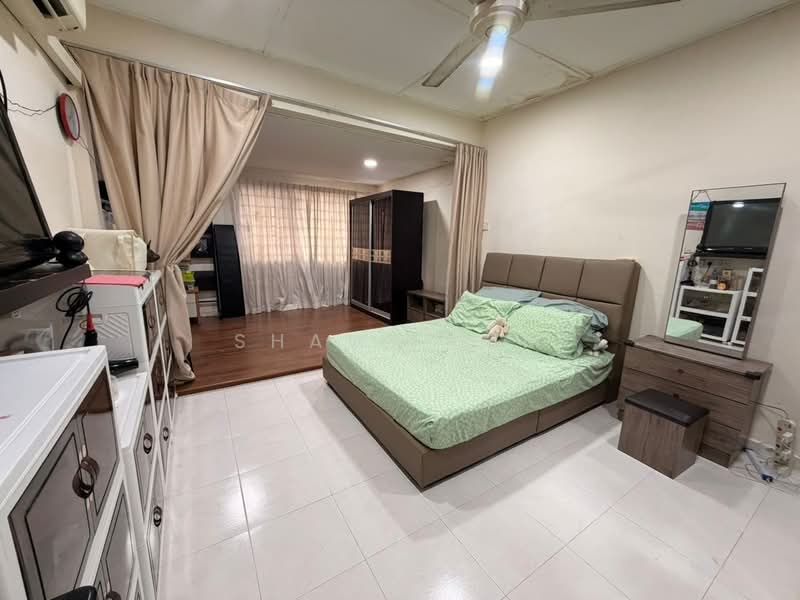2-storey Terraced House for Sale in Taman Pelangi (Johor Bahru) - Shawn Lim - Bedroom - PropertyGuru.com.my