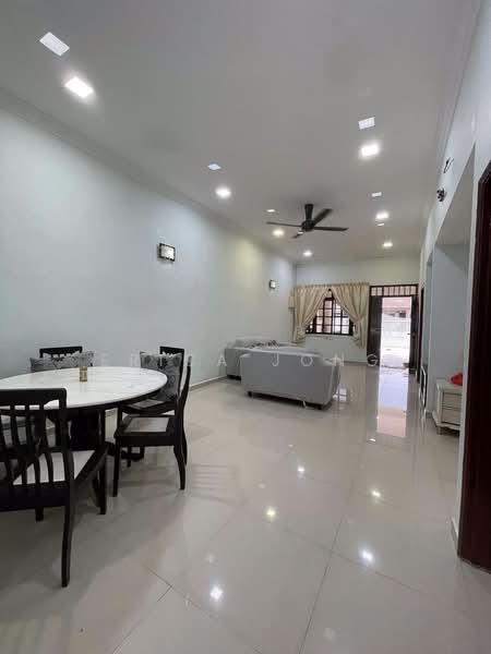 1-storey Terraced House for Rent in Taman Pelangi (Johor Bahru) - Erica Jong - PropertyGuru.com.my