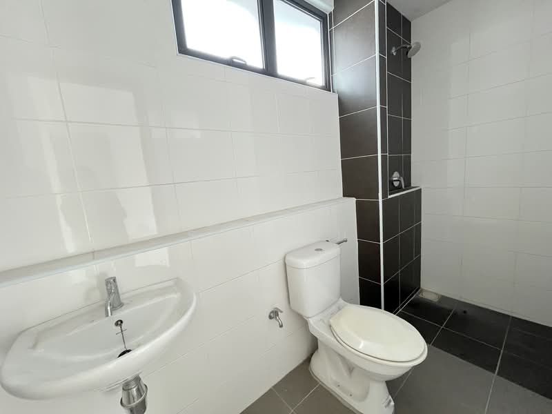 Semi-Detached House for Sale in Telok Panglima Garang (Selangor) - Sam Teh - Bathroom - PropertyGuru.com.my