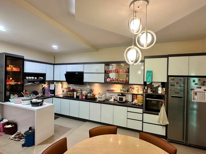Corner Double Storey House – Renovated & Fully Furnished Move-In Ready untuk Untuk Dijual - RM 1,500,000, Apr 2026 - Kitchen - PropertyGuru.com.my