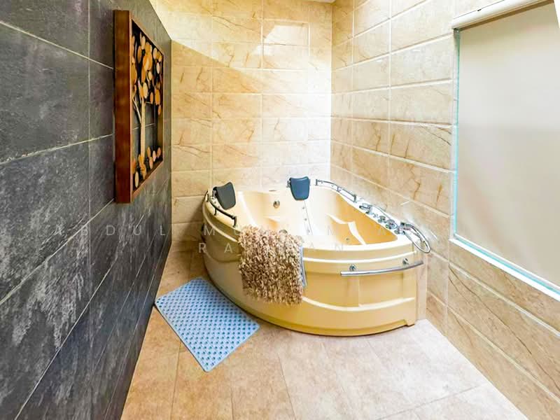 Bungalow for Rent in Ampang (Selangor) - Abdul Mun'im Abdul Rahman - Bathroom - PropertyGuru.com.my