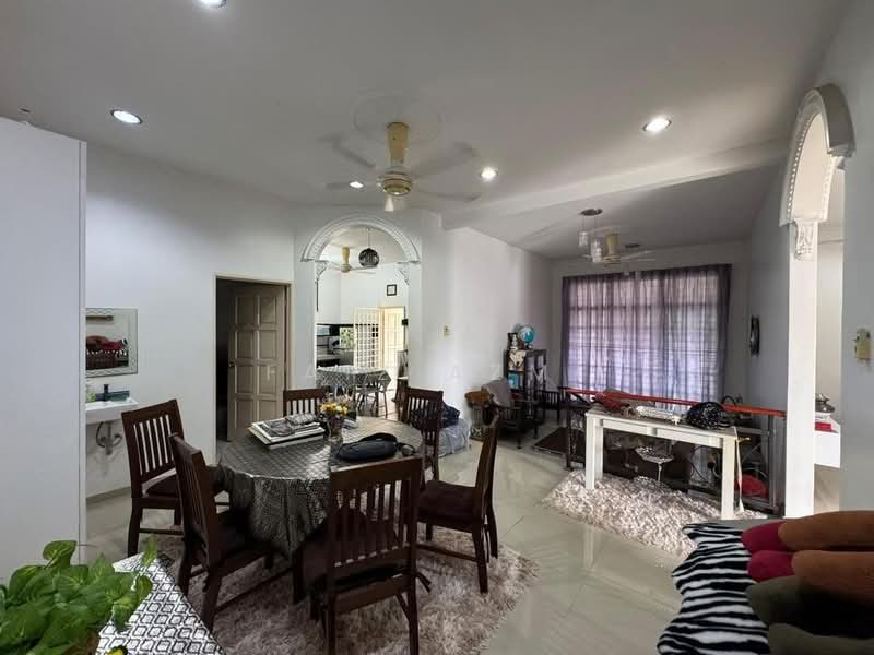 Bungalow for Sale in Kuantan (Pahang) - Faiz Azmi - Dining Room - PropertyGuru.com.my