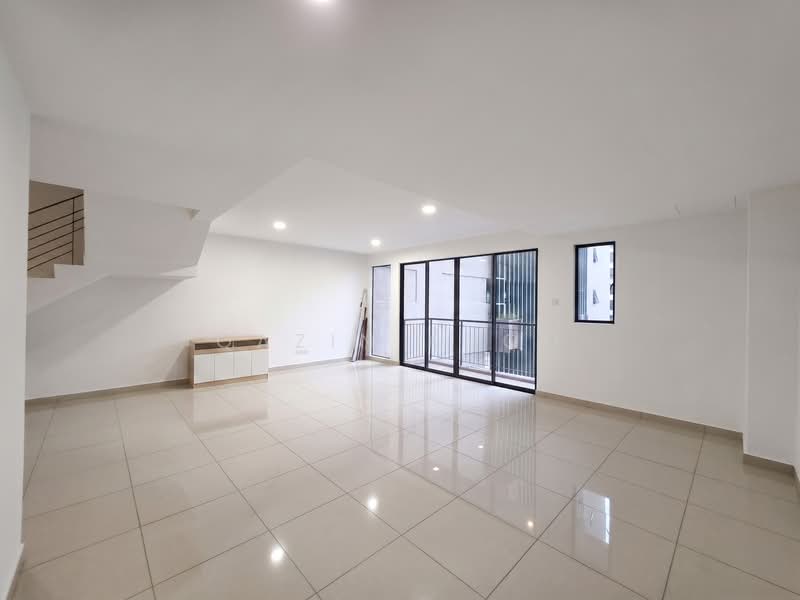 Kondominium untuk Disewa di Upper East @ Tiger Lane - Qazin Khoo - Living Room - PropertyGuru.com.my