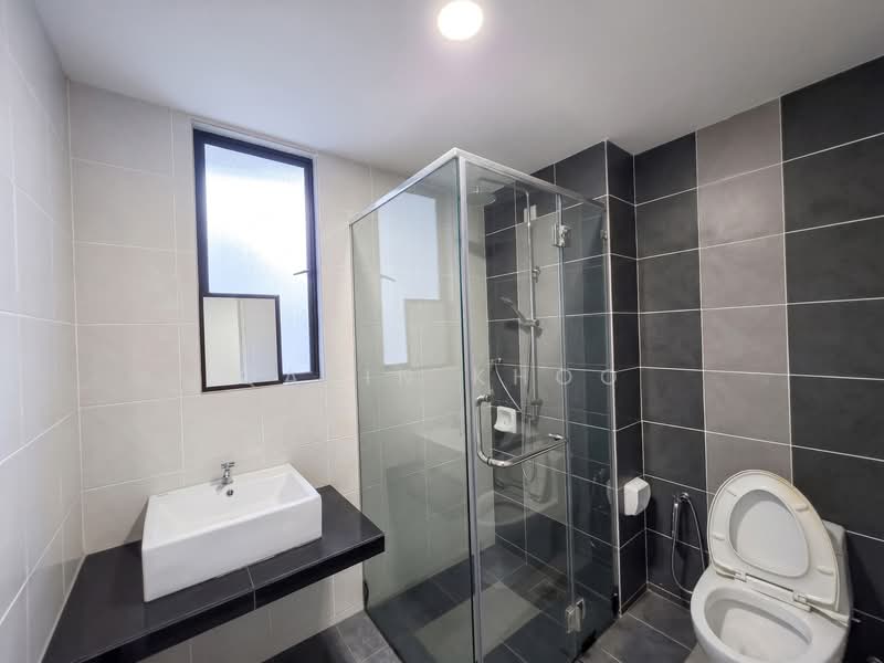 Kondominium untuk Disewa di Upper East @ Tiger Lane - Qazin Khoo - Bathroom - PropertyGuru.com.my