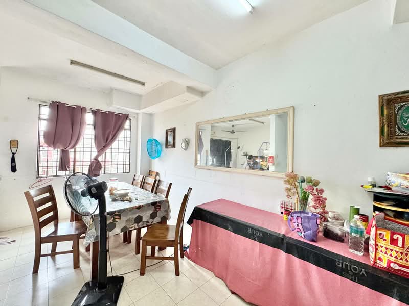 2.5-storey Terraced House for Sale in Bandar Putra Permai (Seri Kembangan) - Ali Idris - Dining Room - PropertyGuru.com.my
