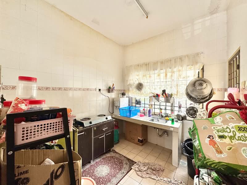 2.5-storey Terraced House for Sale in Bandar Putra Permai (Seri Kembangan) - Ali Idris - Kitchen - PropertyGuru.com.my
