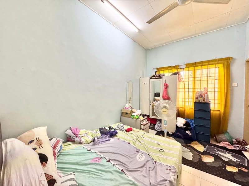 2.5-storey Terraced House for Sale in Bandar Putra Permai (Seri Kembangan) - Ali Idris - Bedroom - PropertyGuru.com.my