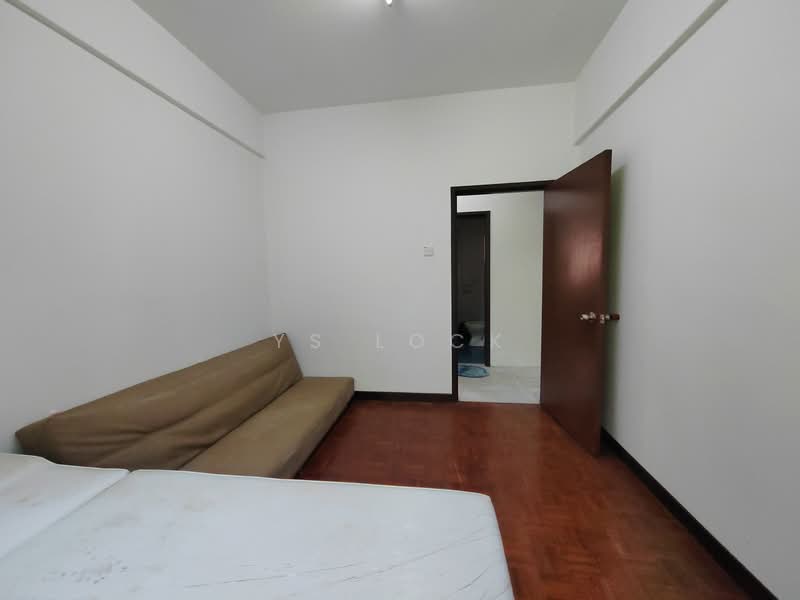 Apartment for Sale at Vista Seri Putra - YS Lock - Living Room - PropertyGuru.com.my