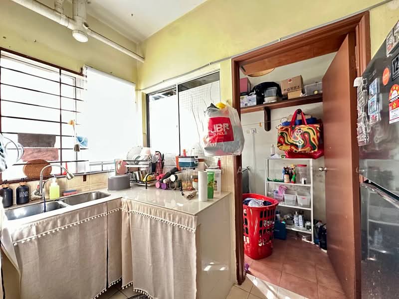 Condominium for Sale at Paradesa Tropica - Lukman Hakim - Kitchen - PropertyGuru.com.my