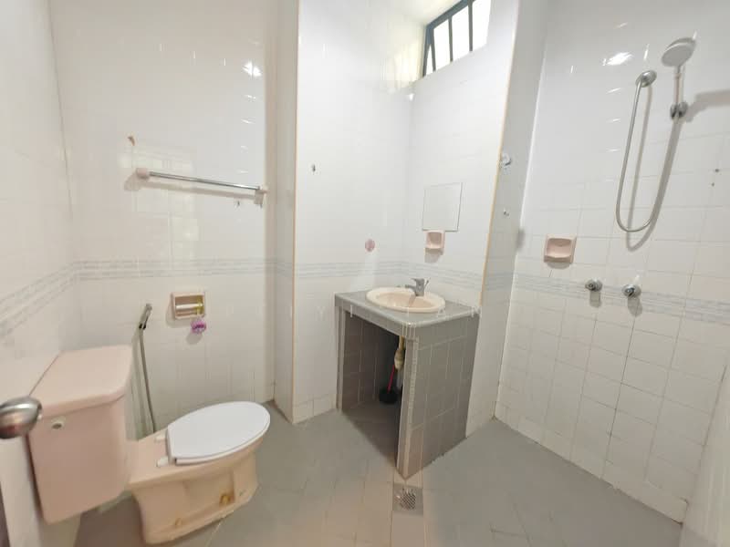Bungalow for Sale in Taman Anak Bukit (Senai) - PeiYi Tan - Bathroom - PropertyGuru.com.my