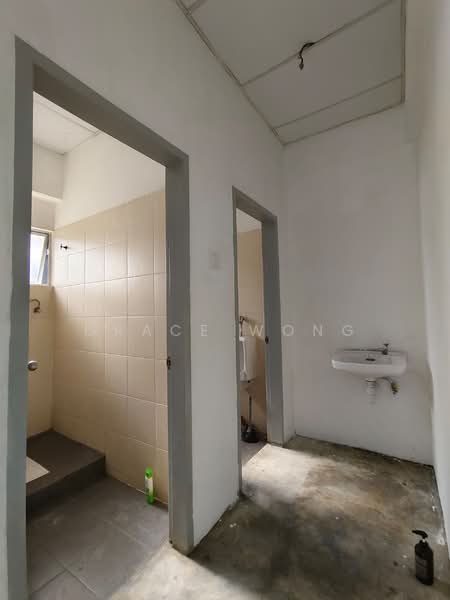 Shop / Office for Rent in Puncak Alam (Selangor) - Grace Wong - Bathroom - PropertyGuru.com.my