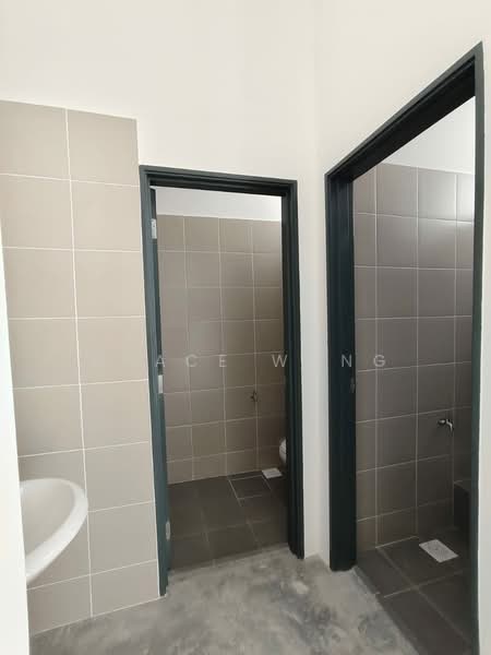 Shop / Office for Rent in Puncak Alam (Selangor) - Grace Wong - Bathroom - PropertyGuru.com.my