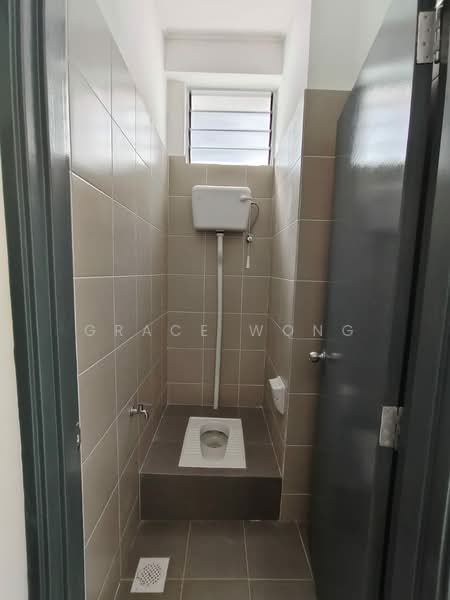 Shop / Office for Rent in Puncak Alam (Selangor) - Grace Wong - Bathroom - PropertyGuru.com.my