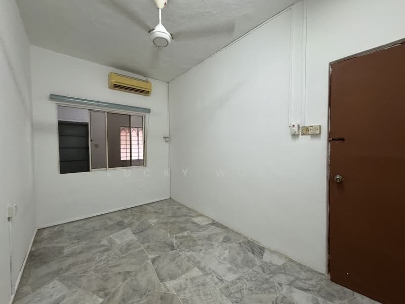 2-storey Terraced House for Sale in Sungai Long (Bandar Sungai Long) - Lucky Wong - Bedroom - PropertyGuru.com.my