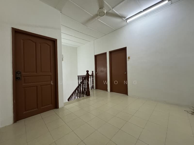 2-storey Terraced House for Sale in Sungai Long (Bandar Sungai Long) - Lucky Wong - Living 2 - PropertyGuru.com.my