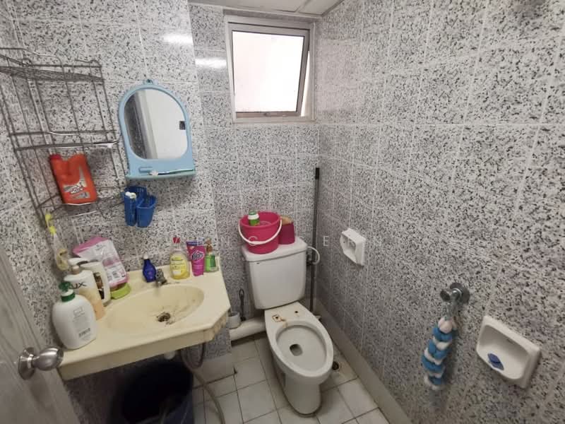 BJ Court Apartment untuk Untuk Disewa - RM 1,200 /bulan, Apr 2026 - Bathroom - PropertyGuru.com.my